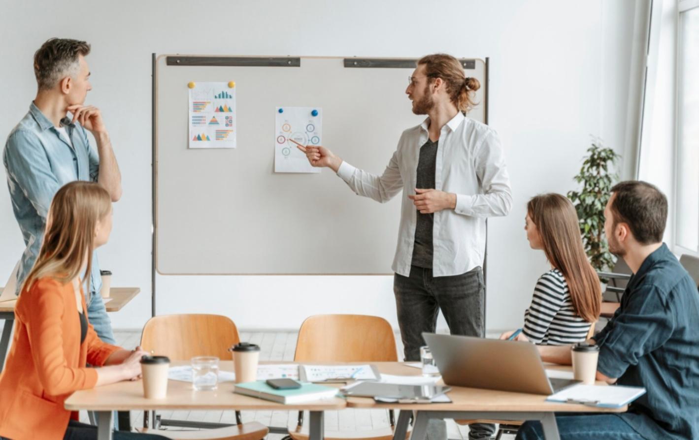 Ambiente di lavoro collaborativo che favorisce la crescita del team