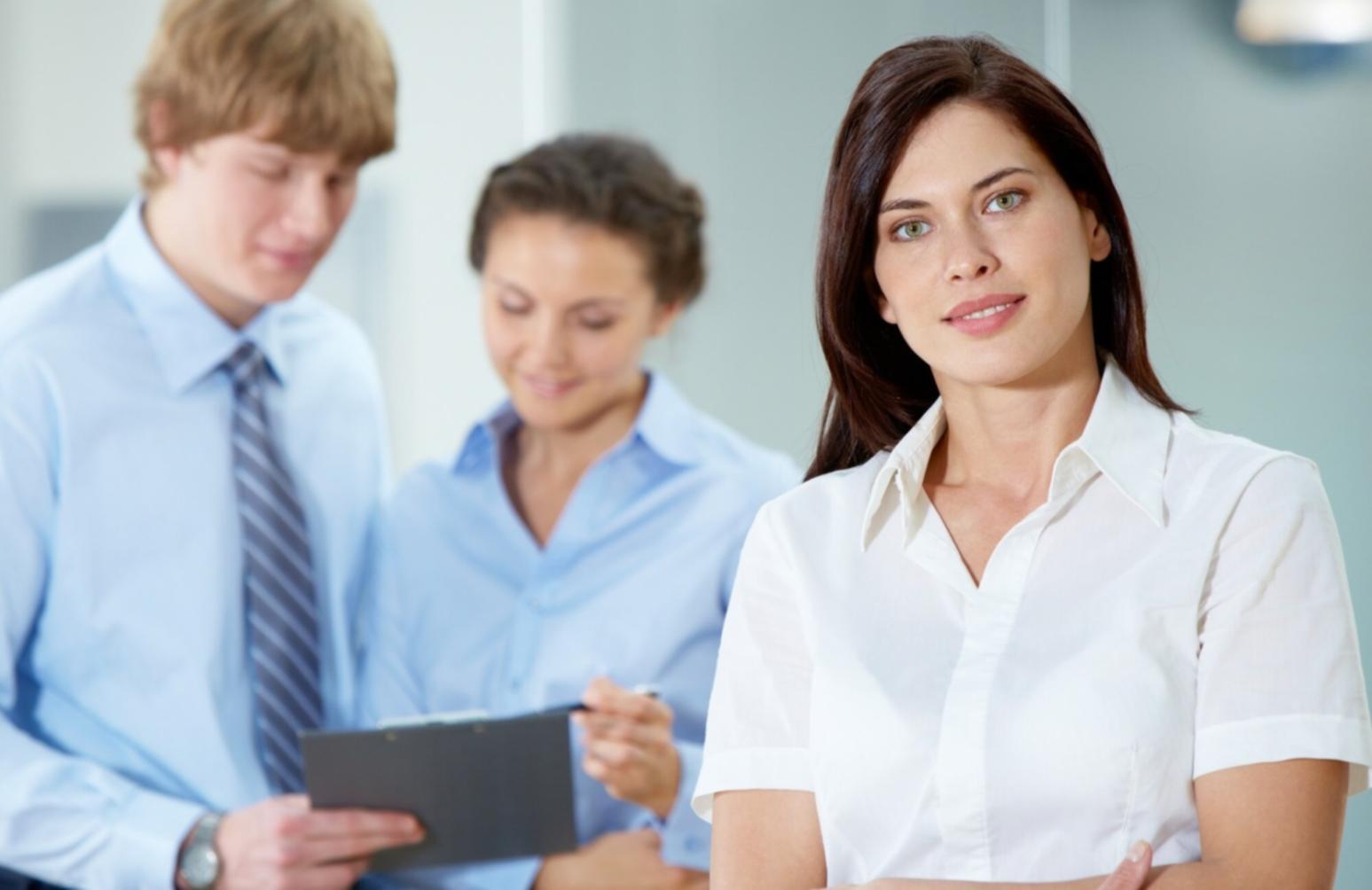 Team di lavoro che collabora in un ambiente professionale a Firenze